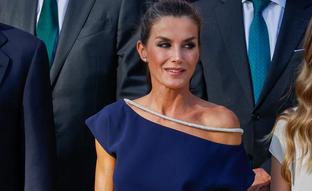 El espectacular (y atrevido) vestido de invitada made in Spain que ha estrenado la reina Letizia en los Premios Princesa de Girona