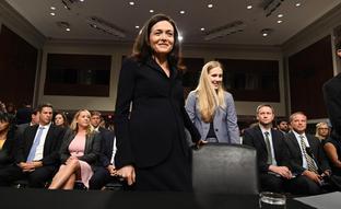 Sheryl Sandberg: la nueva vida de la jefa de Facebook (después de 'abandonar' por sorpresa a Mark Zukerberg)