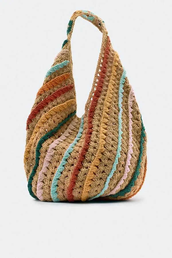 Estos son los bonitos y prácticos bolsos de crochet en tendencia que podrás comprar en las rebajas del low | Mujer Hoy