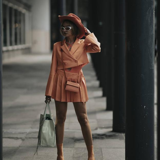 Las minifaldas de flores más favorecedoras de las rebajas de verano están en Zara y quedan de maravilla con sandalias planas