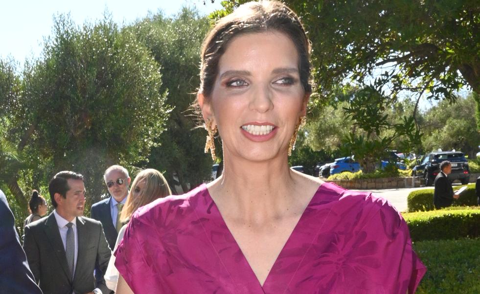 El look de invitada de Margarita Vargas con un vestido cómodo, elegante y favorecedor que puedes comprar baratísimo en Zara