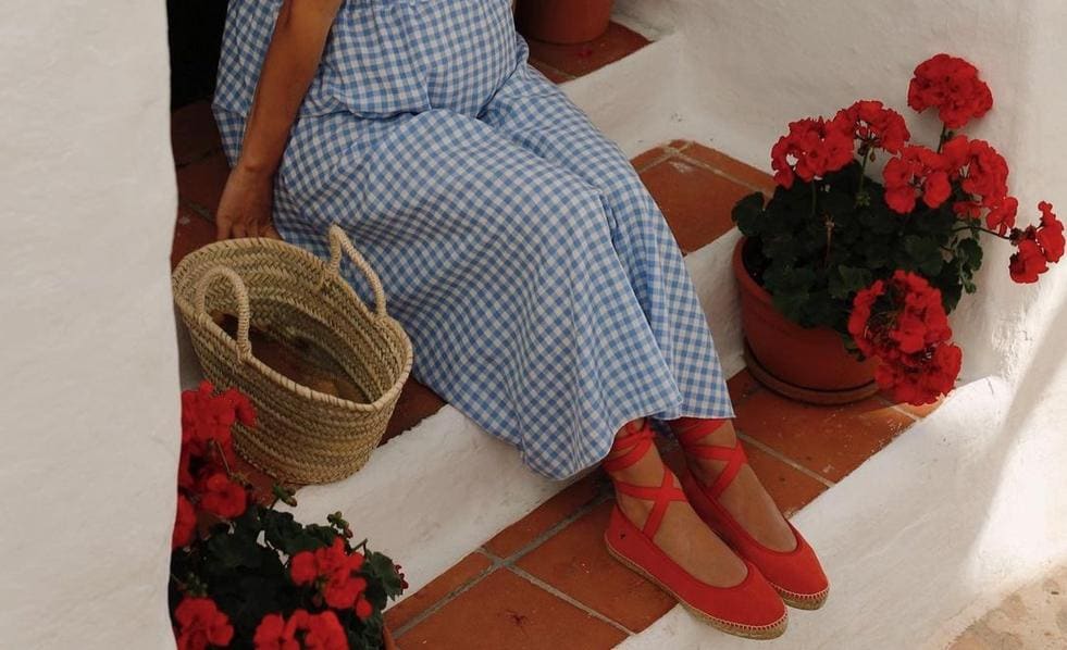 Estas bailarinas de esparto made in Spain son los zapatos cómodos más veraniegos y originales de la temporada