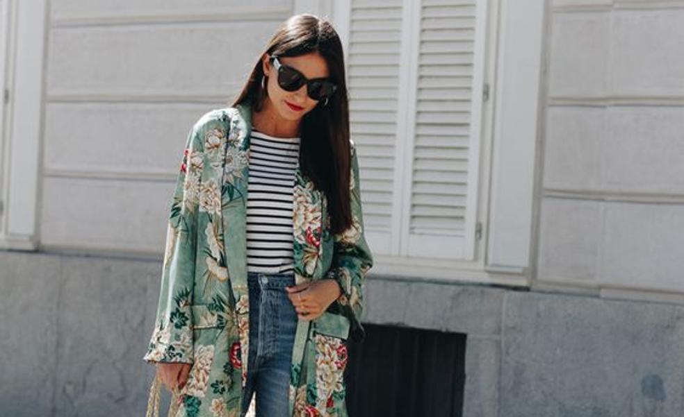 El favorito de la nueva colección de Sfera que no puedes dejar escapar: un kimono estampado que te pondrás en verano y en otoño