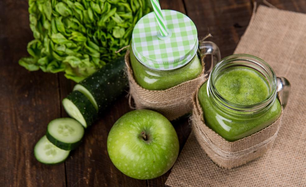 Comer una manzana entre horas da más sensación de hambre: por qué ocurre y cómo tienes que comerla para que te sacie