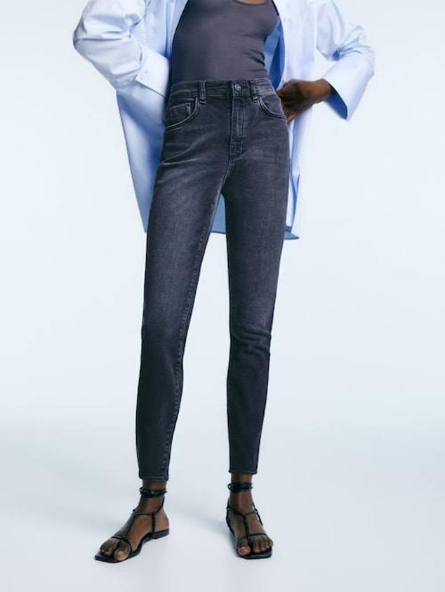 Aprovecha los grandes descuentos de Massimo Dutti para hacerte con los vaqueros que querrás llevar a diario