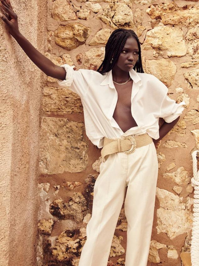 Los básicos baratos, ponibles y cómodos que solucionarán tus looks de diario en verano están en Lefties