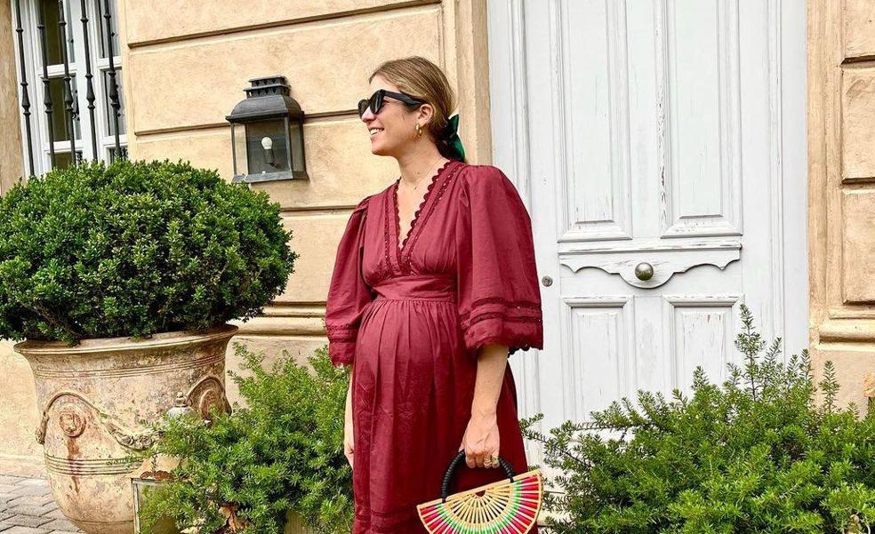 Vestido de popelín y bolso made in Spain: el look de influencer que vas a querer copiar porque es cómodo, fresquito y sienta bien a todas