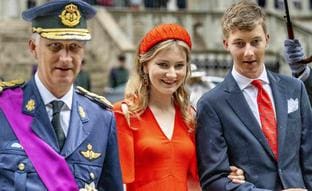 La princesa Elisabeth de Bélgica copia a la reina Letizia con este espectacular vestido rojo de Victoria Beckham que favorece muchísimo