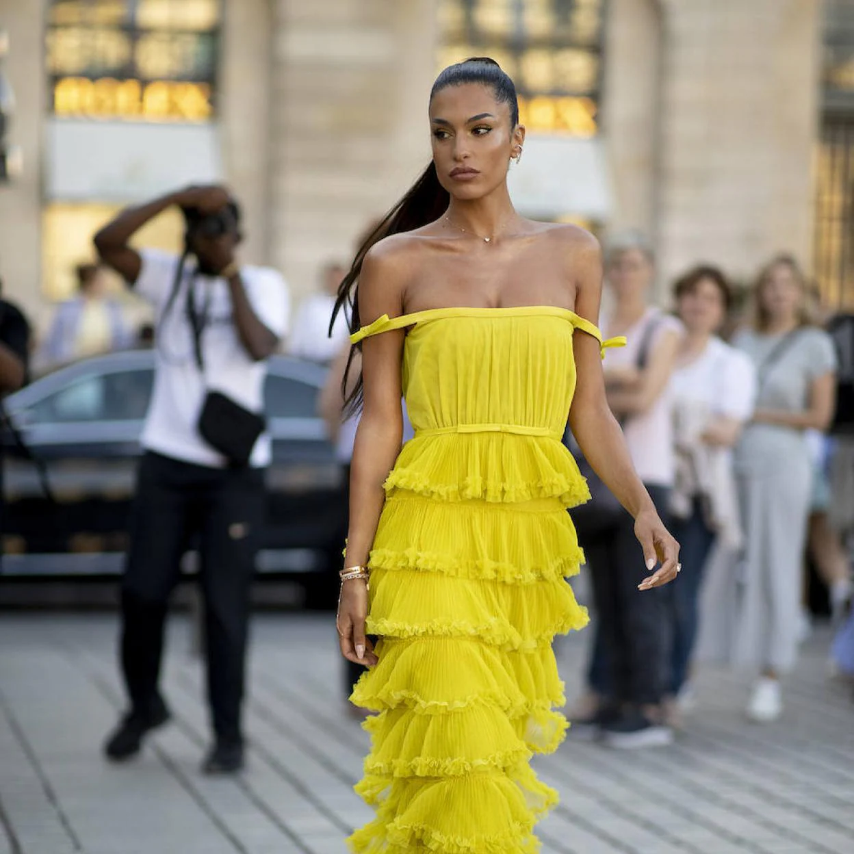Estos tres amarillos H&M muy sientan de maravilla y resaltan el bronceado | Mujer Hoy