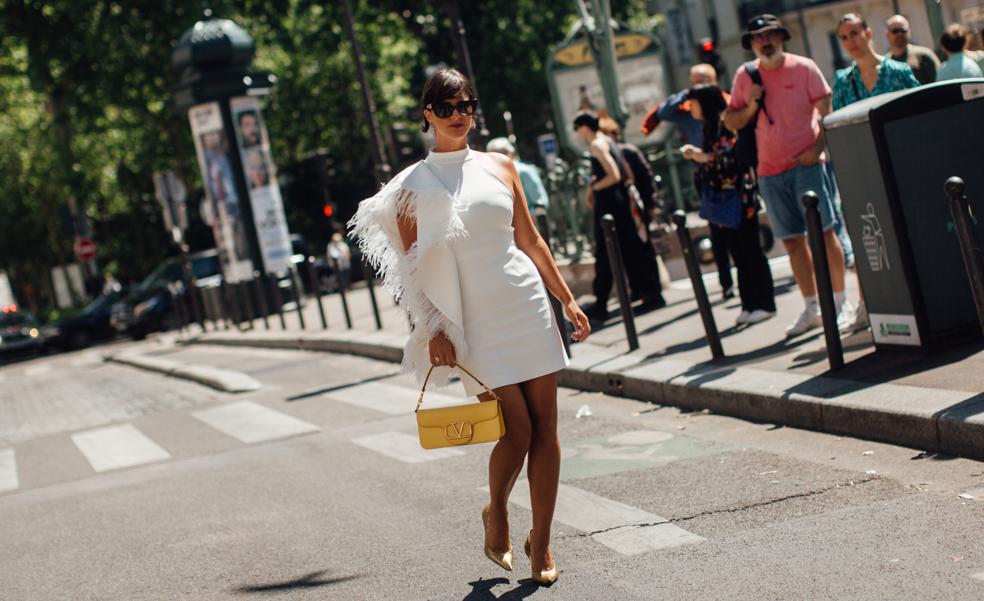 El vestido blanco de Sfera perfecto para lucir bronceado y ponerte con todas tus sandalias en las noches más especiales