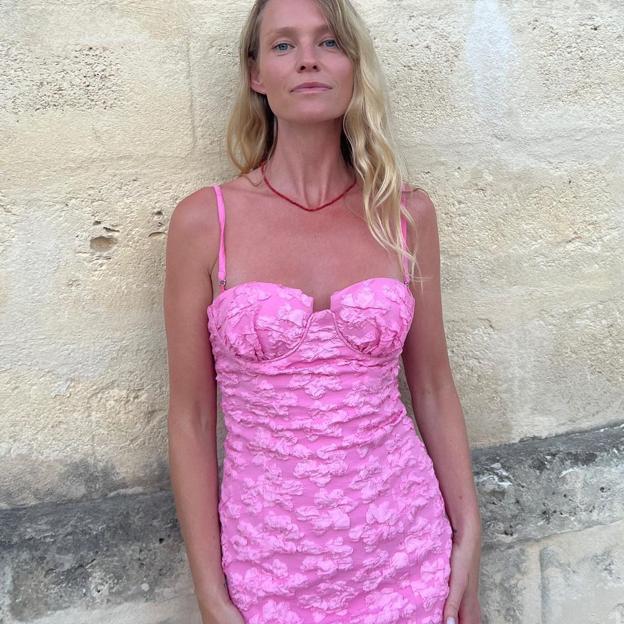 Deva Cassel arrasa con el icónico vestido corsé que ya llevó su madre, Mónica Bellucci, en los 90