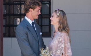 Así fue la atípica boda civil de Beatrice Borromeo y Pierre Casiraghi: con petanca, perritos calientes, sin Charlène y bajo la atenta mirada de Carolina de Mónaco