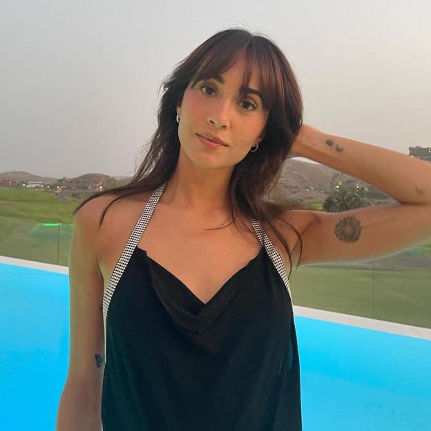 El favorecedor vestido negro de Zara de menos de 30 euros con el que Vicky Martín Berrocal ha presumido de tipazo