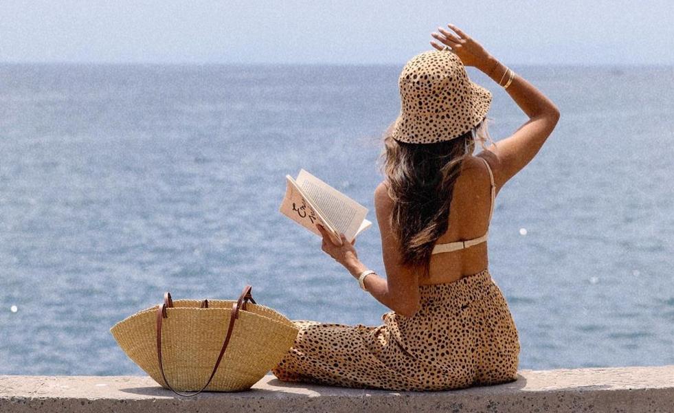 Estos son los seis libros más entretenidos para leer sin complejos este verano