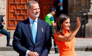 El vestido naranja de 9 euros de Zara que podría llevar la reina Letizia y sigue disponible solo en algunas tiendas