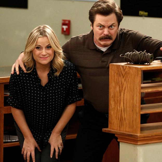 Amy Poehler y Nick Offerman en un momento de Parks and Recreation.