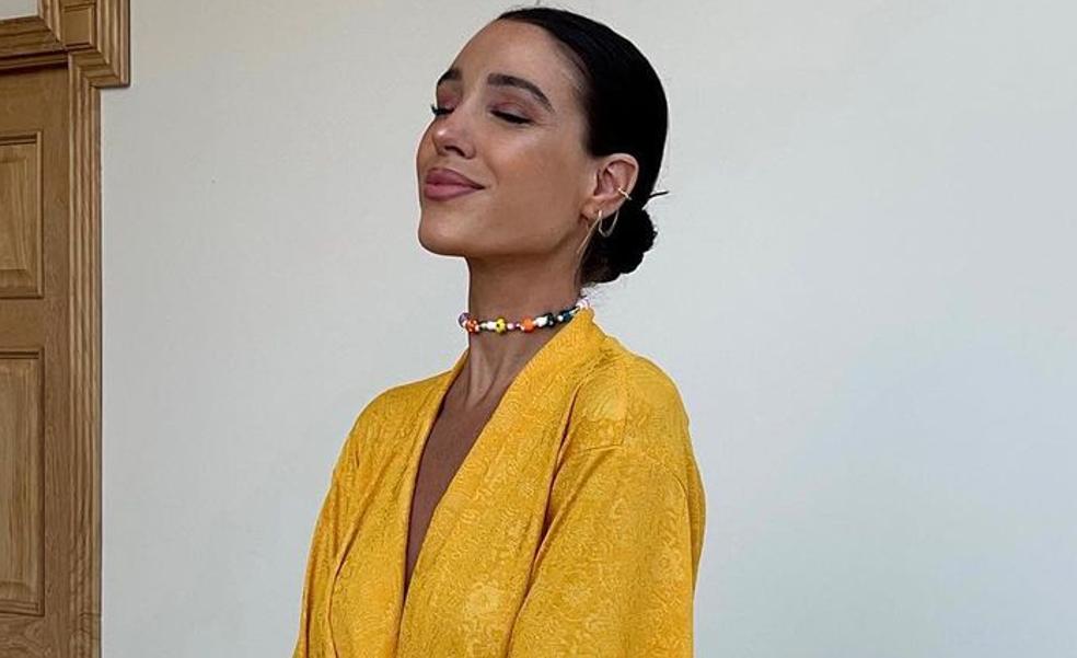 El vestido amarillo de Zara que sienta fenomenal porque realza tu bronceado y estiliza tu cintura