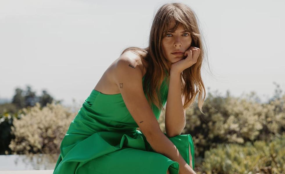 El vestido verde más espectacular que hemos visto en mucho tiempo acaba de aterrizar en Zara, ¡Y está a punto de agotarse!