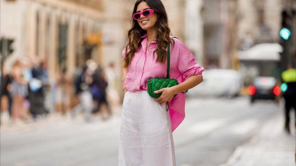 10 pantalones blancos elegantes que combinan con todo y te solucionarán los looks de diario