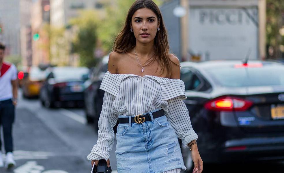 Las faldas vaqueras que arreglan cualquier look, combinan con todo y quitan diez años de encima cuestan menos de 30 euros