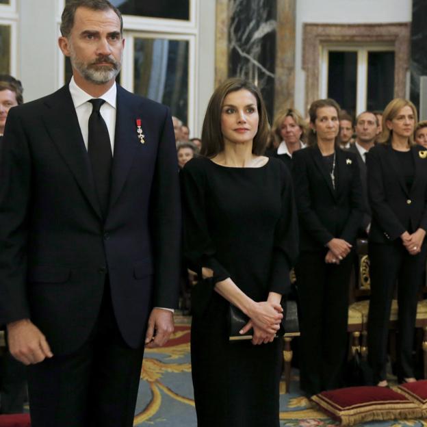 Por qué se lleva tan mal la reina Letizia con sus cuñadas, las infantas Elena y Cristina de Borbón: peleas, escándalos, mentiras y traiciones 