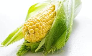 Necesitas maíz dulce en tu dieta de verano: es alto en fibra, una fuente de antioxidantes y alegra cualquier ensalada