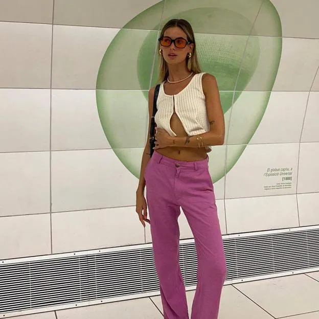 antena equilibrio Médula ósea Top blanco y pantalones rosas: copia el look de influencer más cómodo y  favorecedor | Mujer Hoy