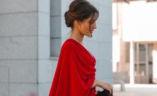 Invitadas de otoño, este es el truco tendencia que añadir a un vestido básico para convertirlo en el más elegante