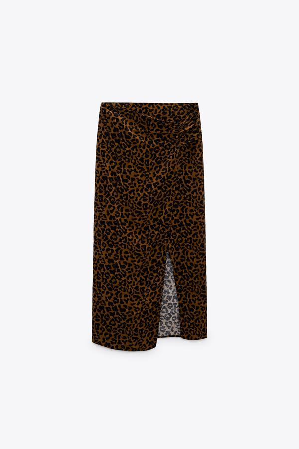 Las faldas midi con animal print más favorecedoras del otoño (y que puedes llevar desde ya)