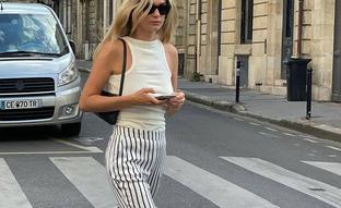 No te pierdas los pantalones de rayas elegantes favoritos del street style porque alargan las piernas