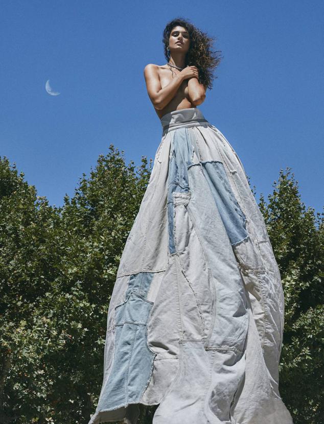 Cómo llevar tus vaqueros este otoño en impresionantes looks cómodos que rejuvenecen