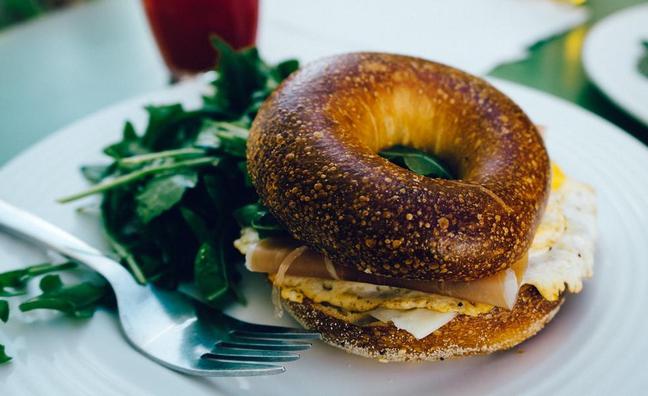 Este es el desayuno favorito de Elsa Pataky para acelerar su metabolismo y adelgazar: tiene proteína y grasas saludables