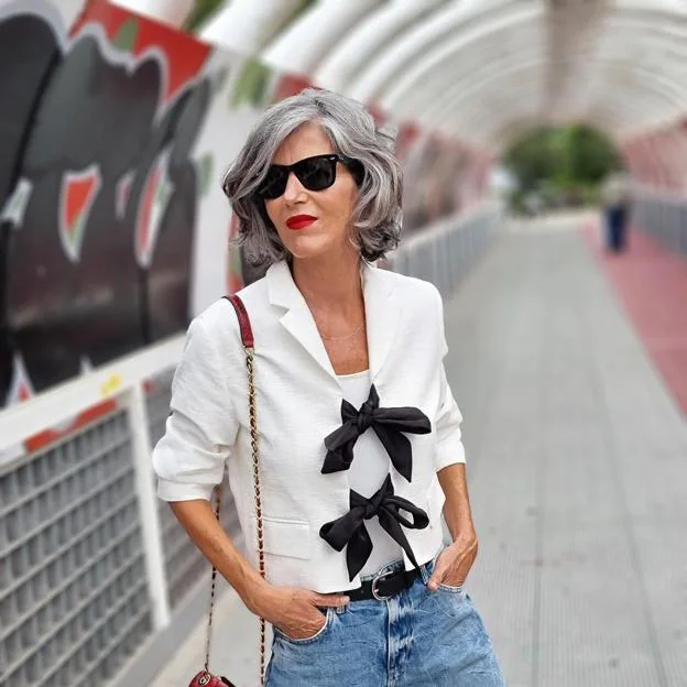 El blazer con lazos de Zara compraron las mujeres de 50 en verano | Mujer Hoy