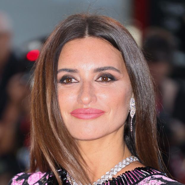 Penélope Cruz deslumbra con un espectacular maquillaje de ojos en negro de efecto lifting que rejuvenece a los 40