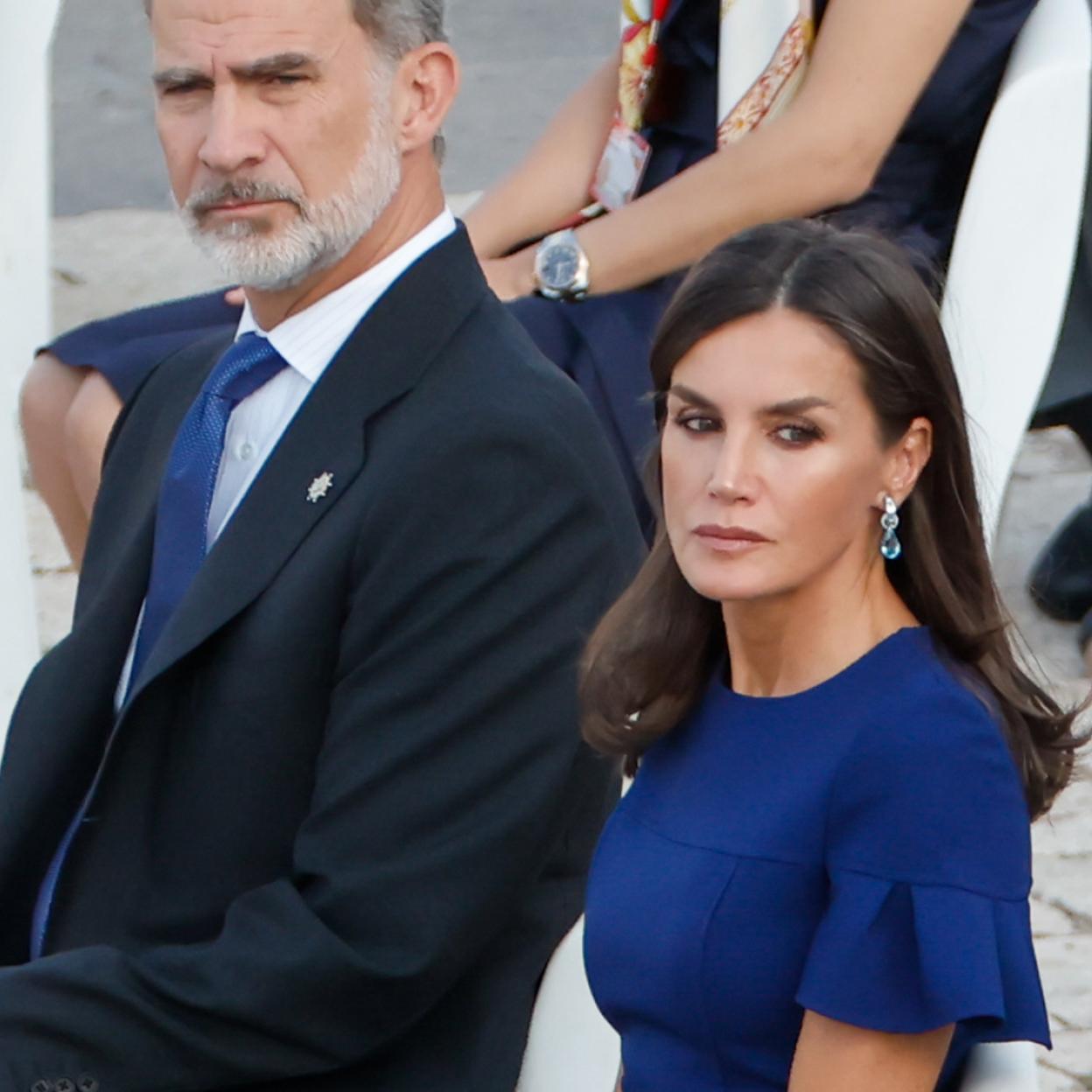 Los reyes Felipe y Letizia podrían estar molestos con sus sobrinos Marichalar por las polémicas salidas nocturnas de Froilán y el perfil mediático de Victoria Federica. /gtres