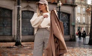 Pantalones de cuadros estilosos y elegantes que elevan tus looks de oficina en otoño