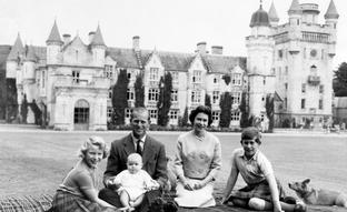 Así es Balmoral, el castillo escocés en el que la reina Isabel II ha dado el último adiós a su familia