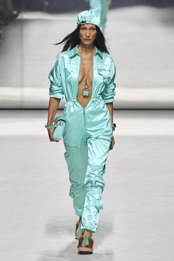 Entre lo clásico y lo moderno: la Semana de la Moda de Nueva York enfrenta el minimalismo formal con el estilo Y2K