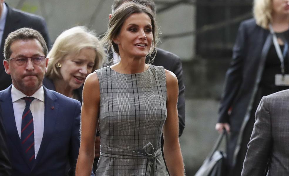 El conjunto de Sfera cómodo, elegante y baratísimo que llevaría la reina Letizia