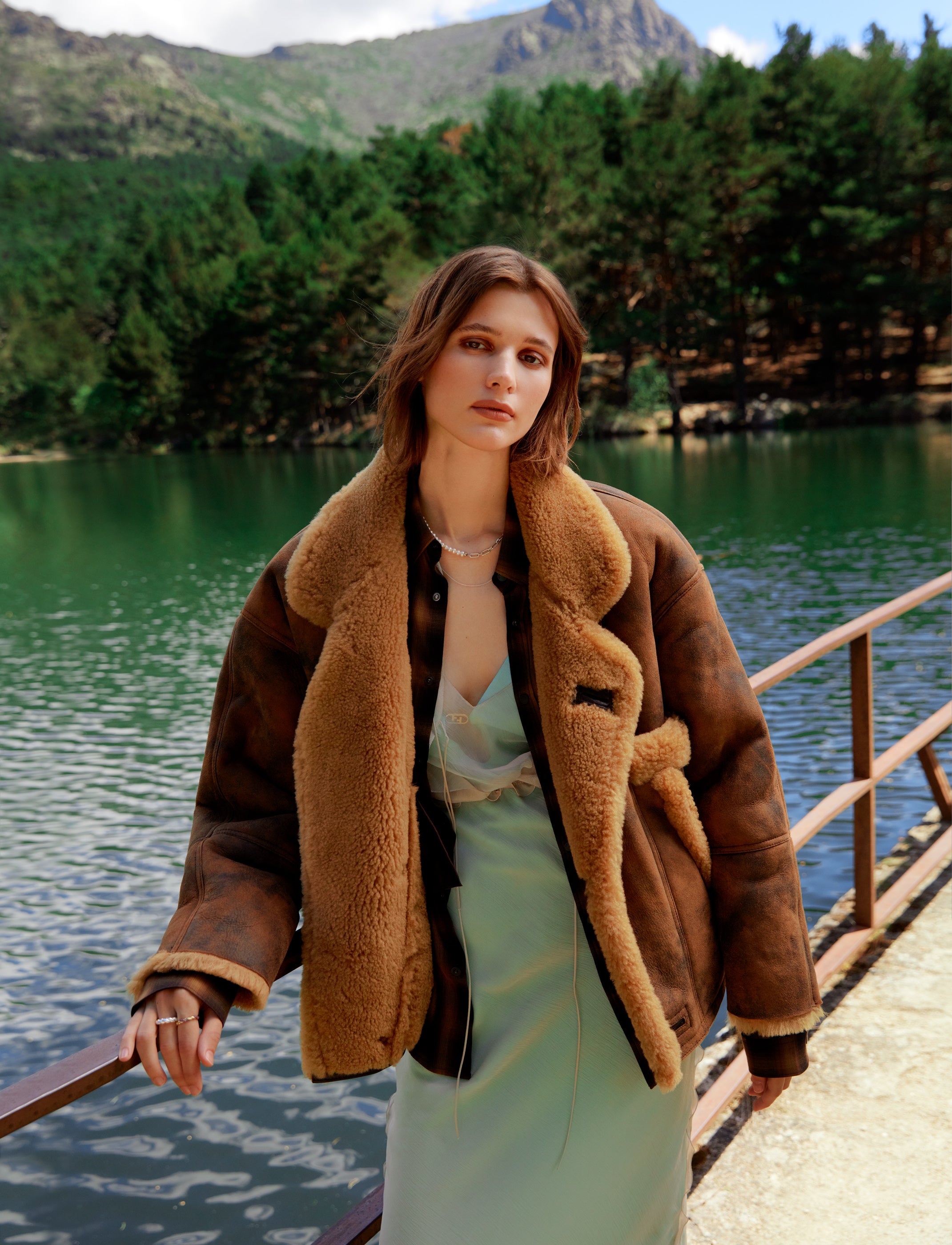 Prendas elegantes y de lujo que recuperan el estilo grunge de los años 90 y se van a convertir en tu obsesión este invierno