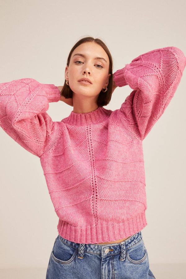Zara dicta sentencia: el jersey de moda primavera es rosa chicle y XXL