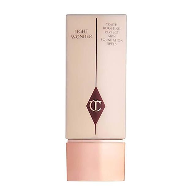 Light Wonder Fondo De Maquillaje de Charlotte Tilbury..