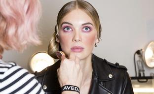 Por qué el blush draping es la técnica de maquillaje con colorete que más arrasa en TikTok: tiene un efecto antiedad inmediato