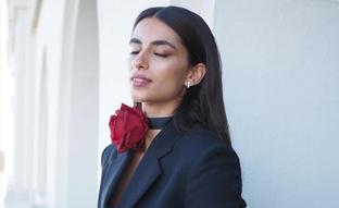 La blazer más favorecedora y el collar más elegante: el look de lujo que puedes comprar baratísimo en Zara