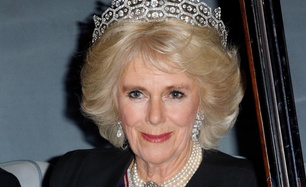 Por qué Camilla Parker Bowles va a heredar una corona maldita que solo atrae tragedias y desgracias a los hombres