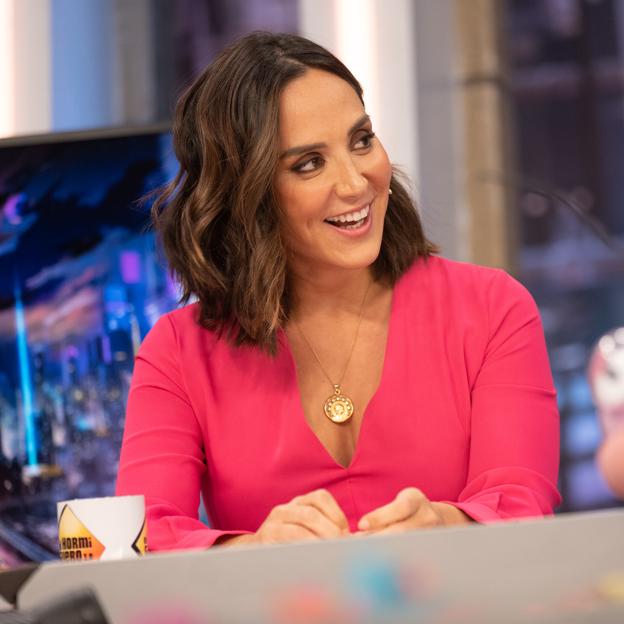 El vestido rosa de Mango casi agotado con el que ha reaparecido Tamara Falcó en El Hormiguero