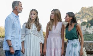 La obsesión de la reina Letizia: que sus hijas Leonor y Sofía se alejen de la imagen frívola de las infantas Elena y Cristina (y, sobre todo, de Victoria Federica)