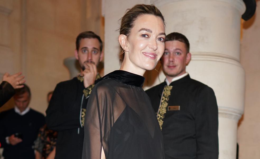 El espectacular vestido negro de Zara con el que ha triunfado Marta Ortega en París