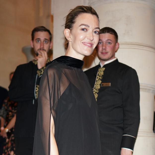 El espectacular vestido negro de Zara con el que ha triunfado Marta Ortega en París