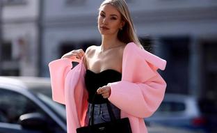 Abrigos de color rosa que se convertirán en tus básicos de temporada: buenos, bonitos y baratos